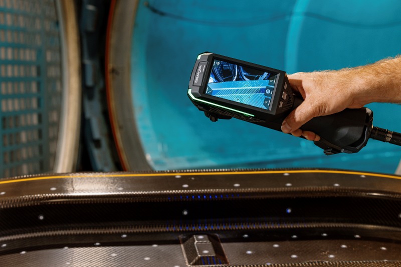 3D scanner with an integrated interface displaying scan data of a carbon fiber part