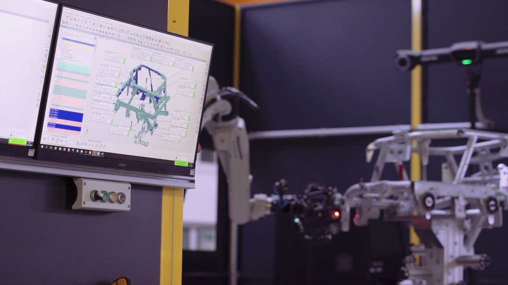 Walter 工厂中的 MetraSCAN 3D-R 正在扫描金属零部件