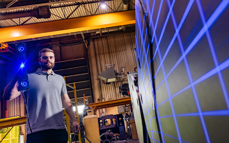 HandysCAN 3D MAX held by a technician emphasis on the blue lasers