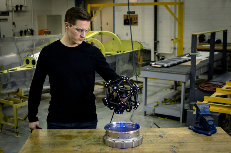 Engineer MetraSCAN 3D shiny object